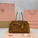 Bolsa Miu Miu Aventure em camurça