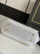 CHANEL Canvas com Efeito em Ráfia