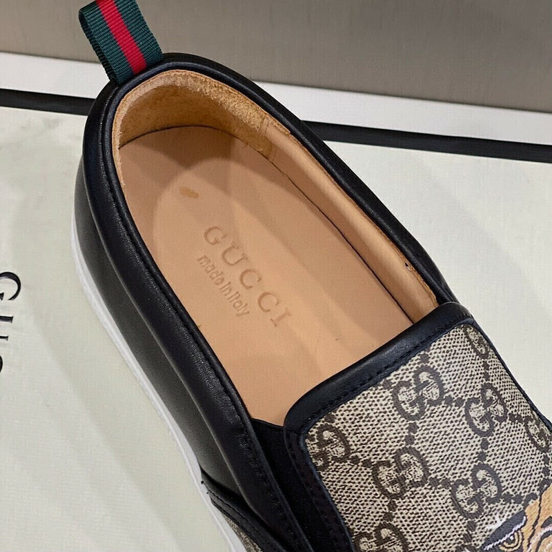 GUCCI GG Supreme Tiger Slip On