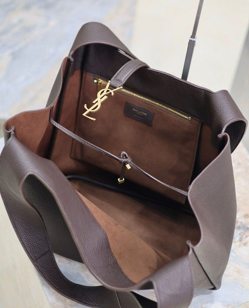 Bolsa Saint Laurent Le 5 à 7 Grained Leather