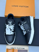 Trainer Black White