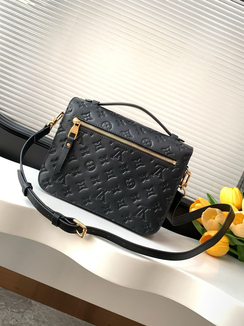 Lv Pochette Metis Black