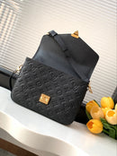Lv Pochette Metis Black
