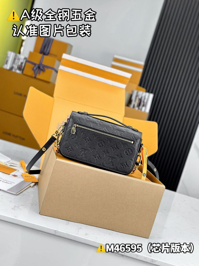 Pochette Métis East West Monogram Empreinte Black