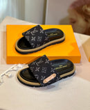 Chinelo Flatform Pool Pillow Black (Pronta entrega)