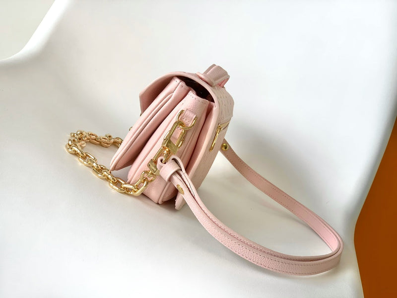 Pochette Métis East West Monogram Empreinte Pink Opale