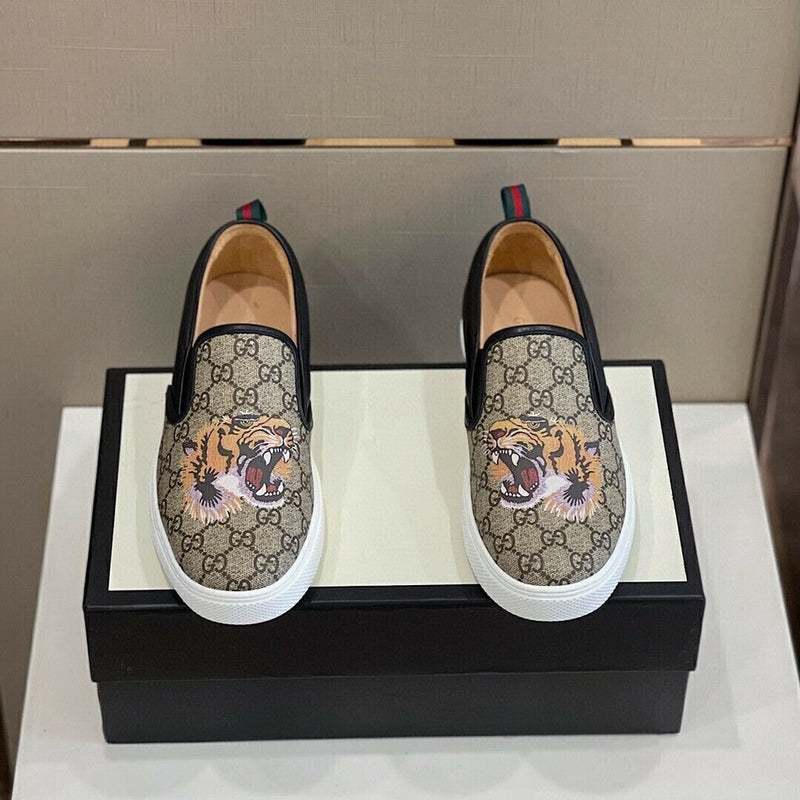 GUCCI GG Supreme Tiger Slip On