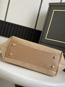 CHANEL Canvas com Efeito em Ráfia